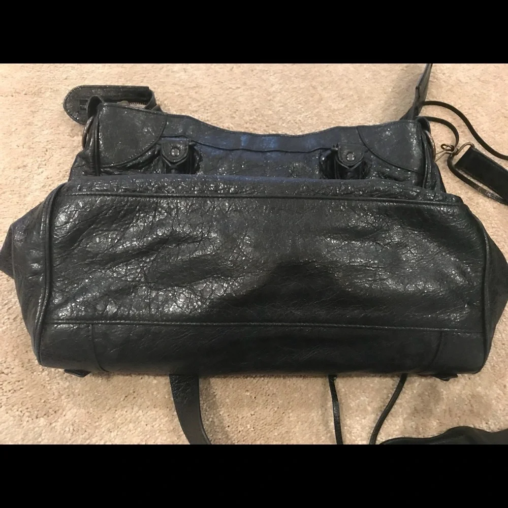 Blaenciaga Classic Velo Crossbody Bag - Picture 5 of 7